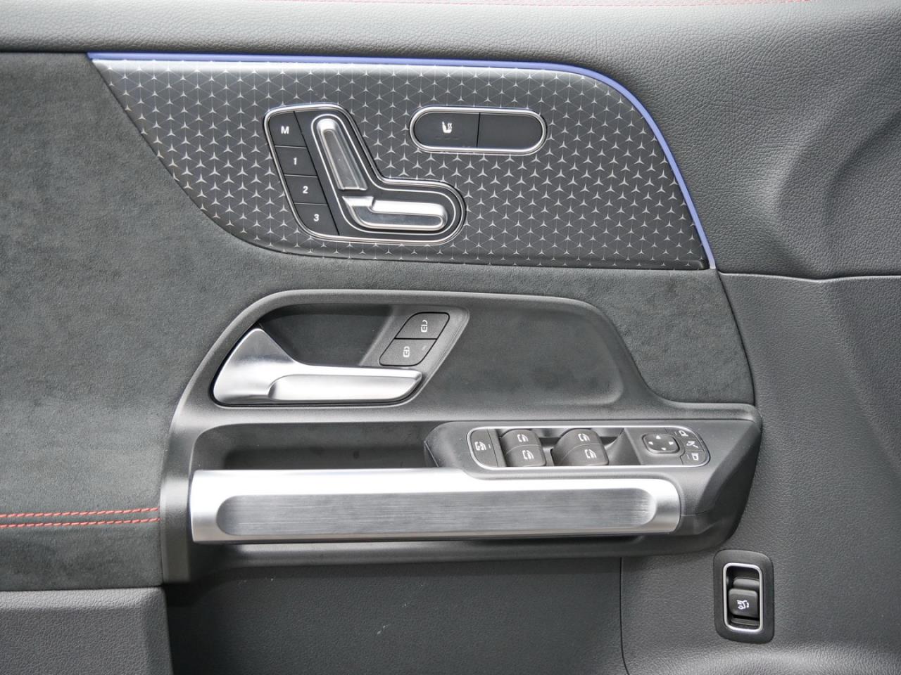 Mercedes-Benz EQB 300 4M AMG Distronic Panorama Burmester 360°