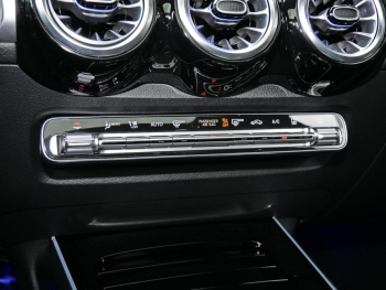 Mercedes-Benz EQB 300 4M AMG Distronic Panorama Burmester 360°