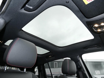 Mercedes-Benz EQB 300 4M AMG Distronic Panorama Burmester 360°