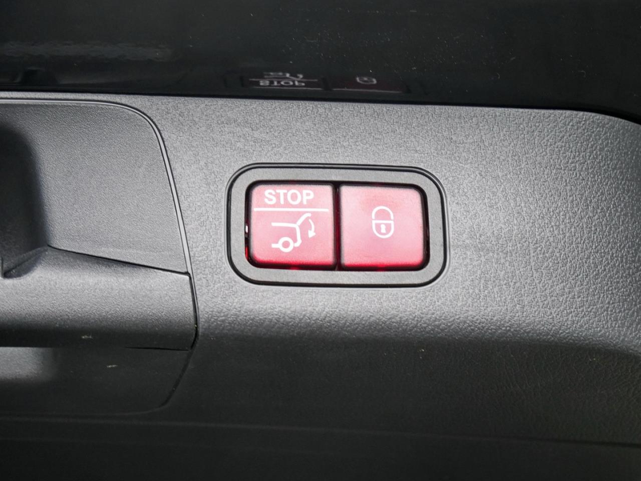 Mercedes-Benz EQB 300 4M AMG Distronic Panorama Burmester 360°