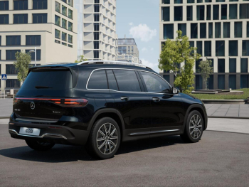 Mercedes-Benz EQB 300 4M AMG Distronic Panorama Burmester 360°