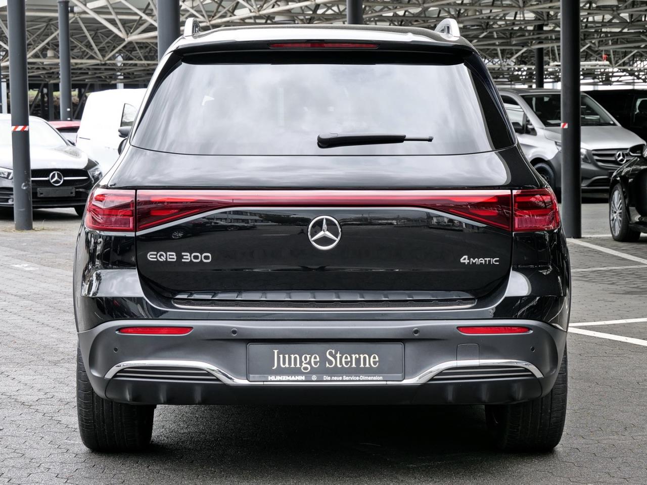 Mercedes-Benz EQB 300 4M AMG Distronic Panorama Burmester 360°