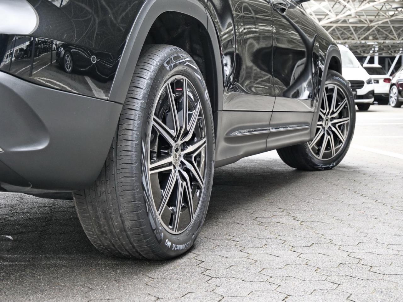 Mercedes-Benz EQB 300 4M AMG Distronic Panorama Burmester 360°