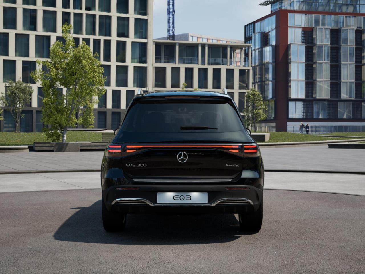 Mercedes-Benz EQB 300 4M AMG Distronic Panorama Burmester 360°