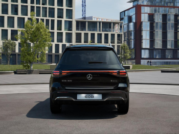 Mercedes-Benz EQB 300 4M AMG Distronic Panorama Burmester 360°