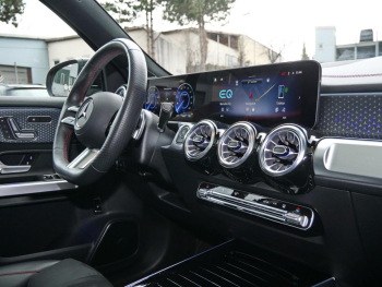 Mercedes-Benz EQB 300 4M AMG Distronic Panorama Burmester 360°