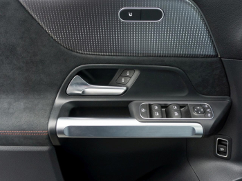Mercedes-Benz EQB 300 4M AMG Night Panorama Kamera Easy-Pack