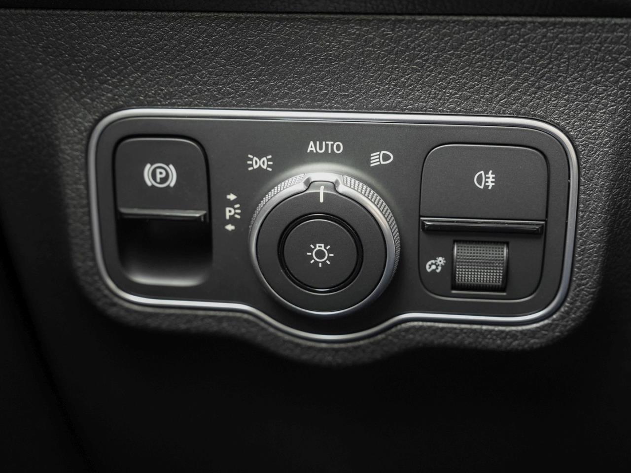 Mercedes-Benz EQB 300 4M Progressive MBUXNavi-Prem. Kamera