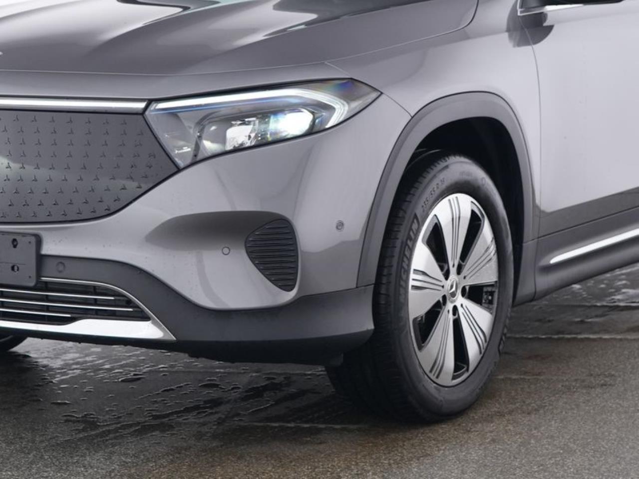 Mercedes-Benz EQB 300 4M Progressive MBUXNavi-Prem. Kamera