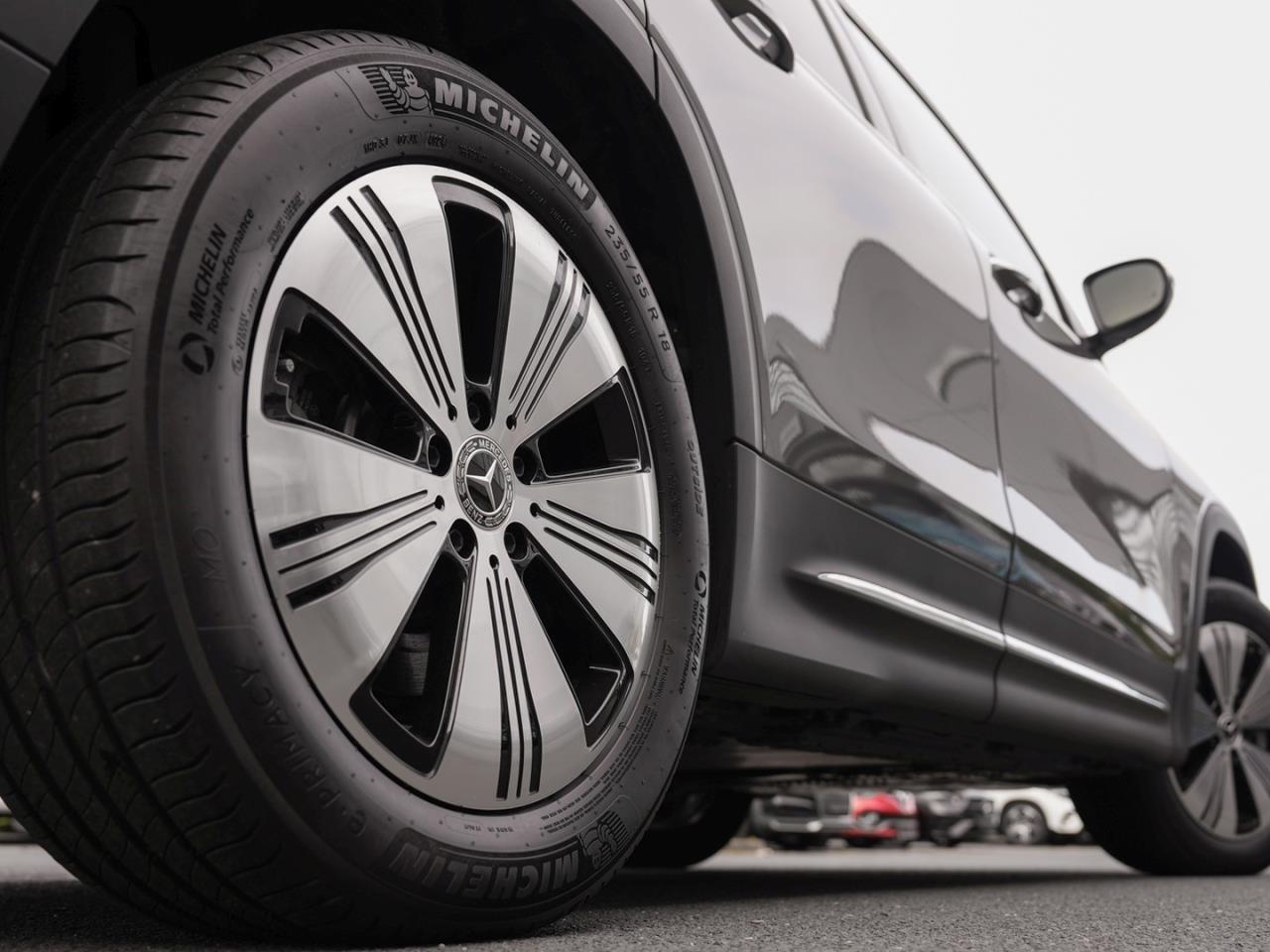 Mercedes-Benz EQB 300 4M Progressive MBUXNavi-Prem. Kamera