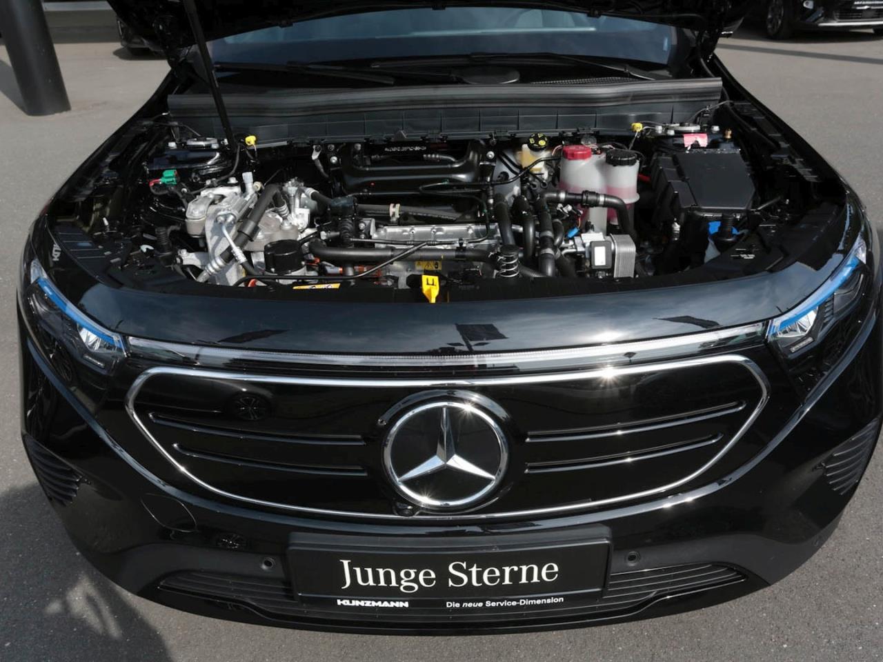 Mercedes-Benz EQB 300 4M Progressive Night MBUX Navi 360° Mercedes-Benz EQB 300 4M Progressive Night MBUX Navi 360°