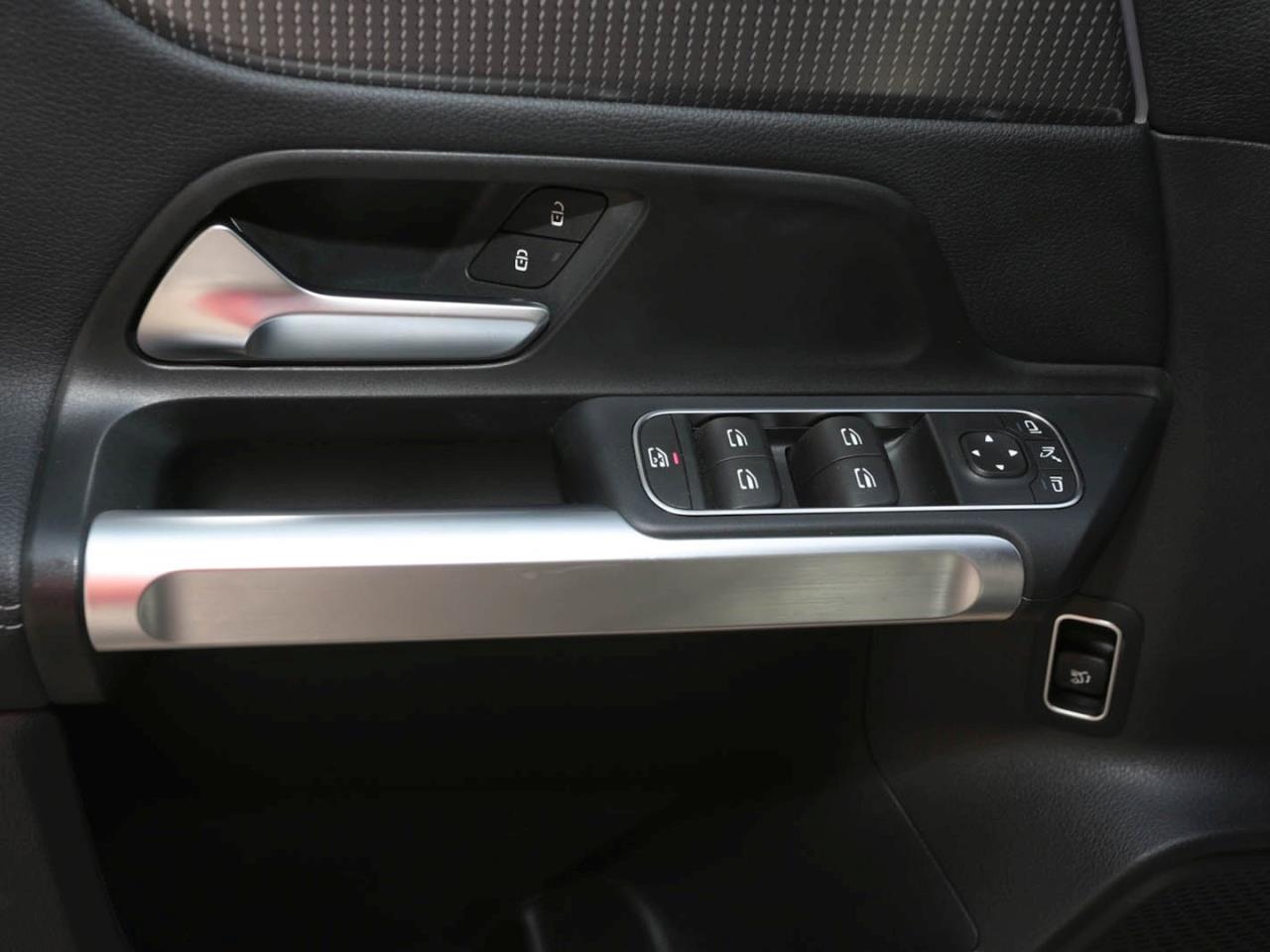 Mercedes-Benz EQB 300 4M Progressive Night MBUX Navi 360° Mercedes-Benz EQB 300 4M Progressive Night MBUX Navi 360°