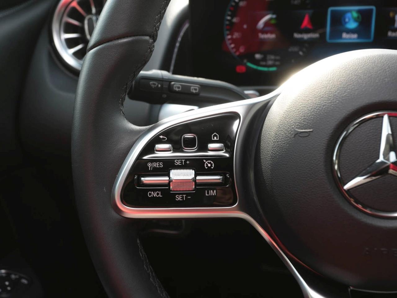 Mercedes-Benz EQB 300 4M Progressive Night MBUX Navi 360° Mercedes-Benz EQB 300 4M Progressive Night MBUX Navi 360°