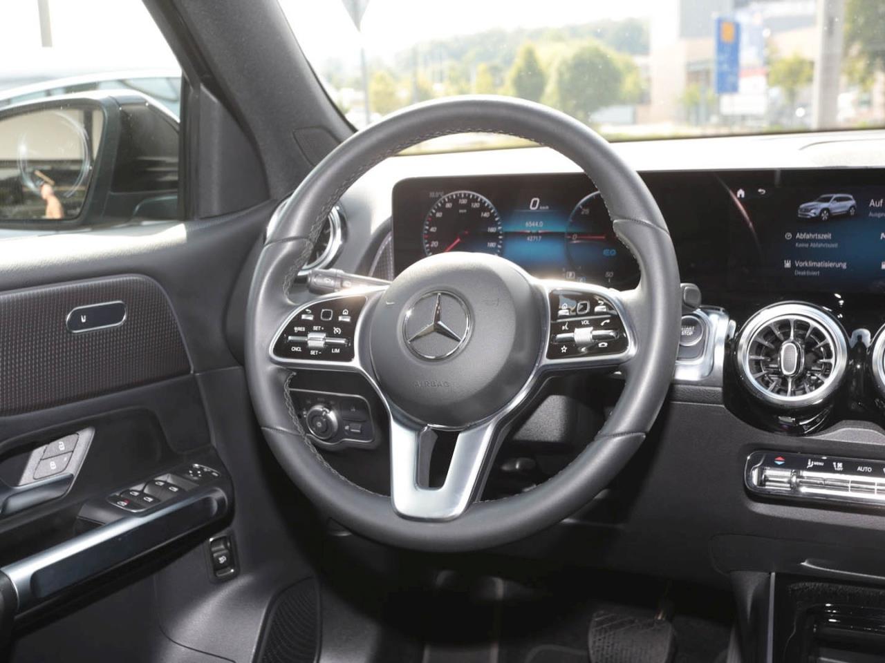Mercedes-Benz EQB 300 4M Progressive Night MBUX Navi 360° Mercedes-Benz EQB 300 4M Progressive Night MBUX Navi 360°