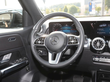 Mercedes-Benz EQB 300 4M Progressive Night MBUX Navi 360° Mercedes-Benz EQB 300 4M Progressive Night MBUX Navi 360°