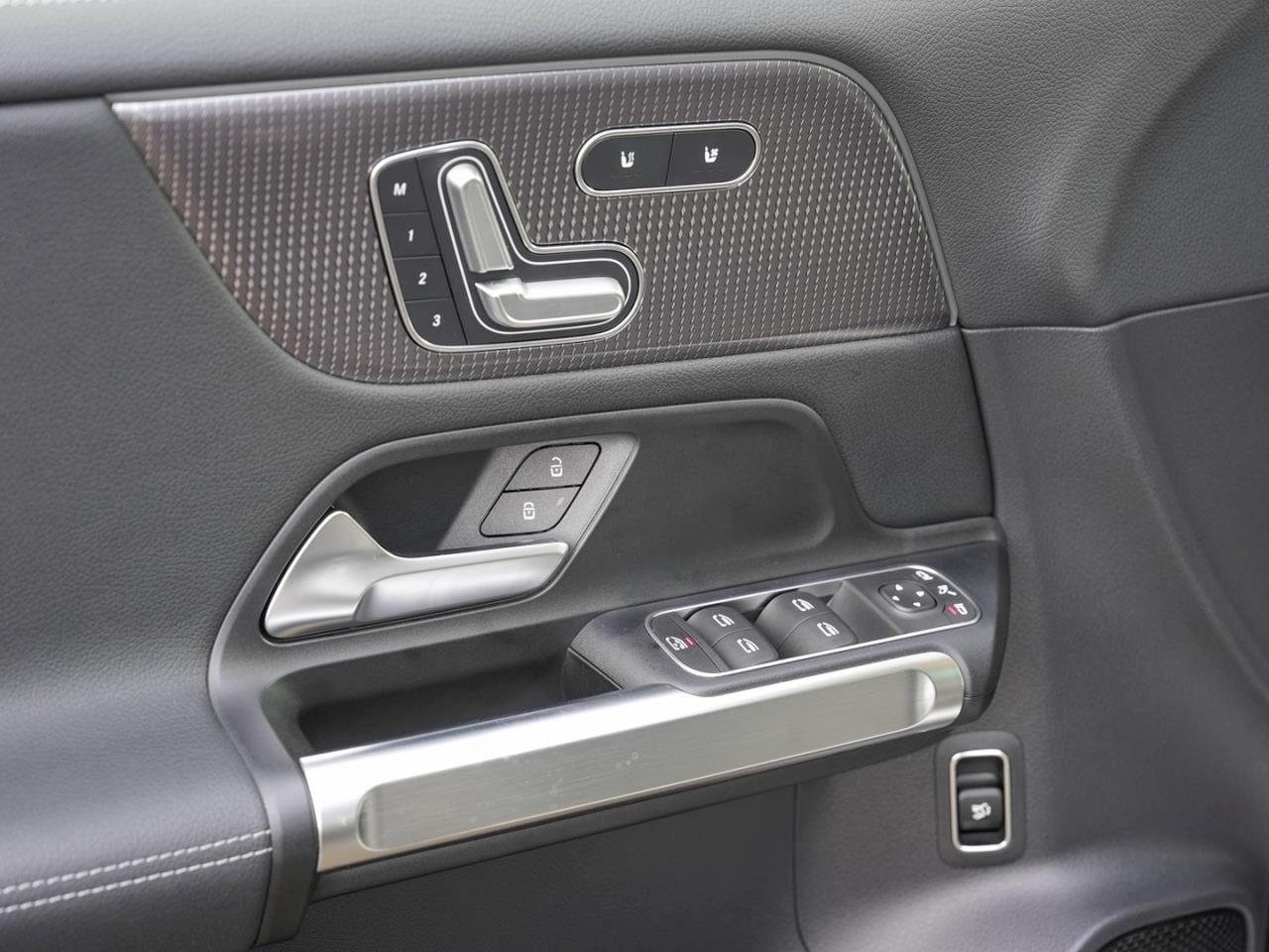 Mercedes-Benz EQB 350 4M Progressive Panorama 7-Sitzer 360°