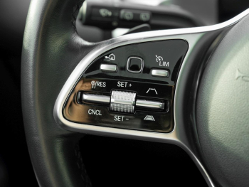 Mercedes-Benz EQB 350 4M Progressive Panorama 7-Sitzer 360°