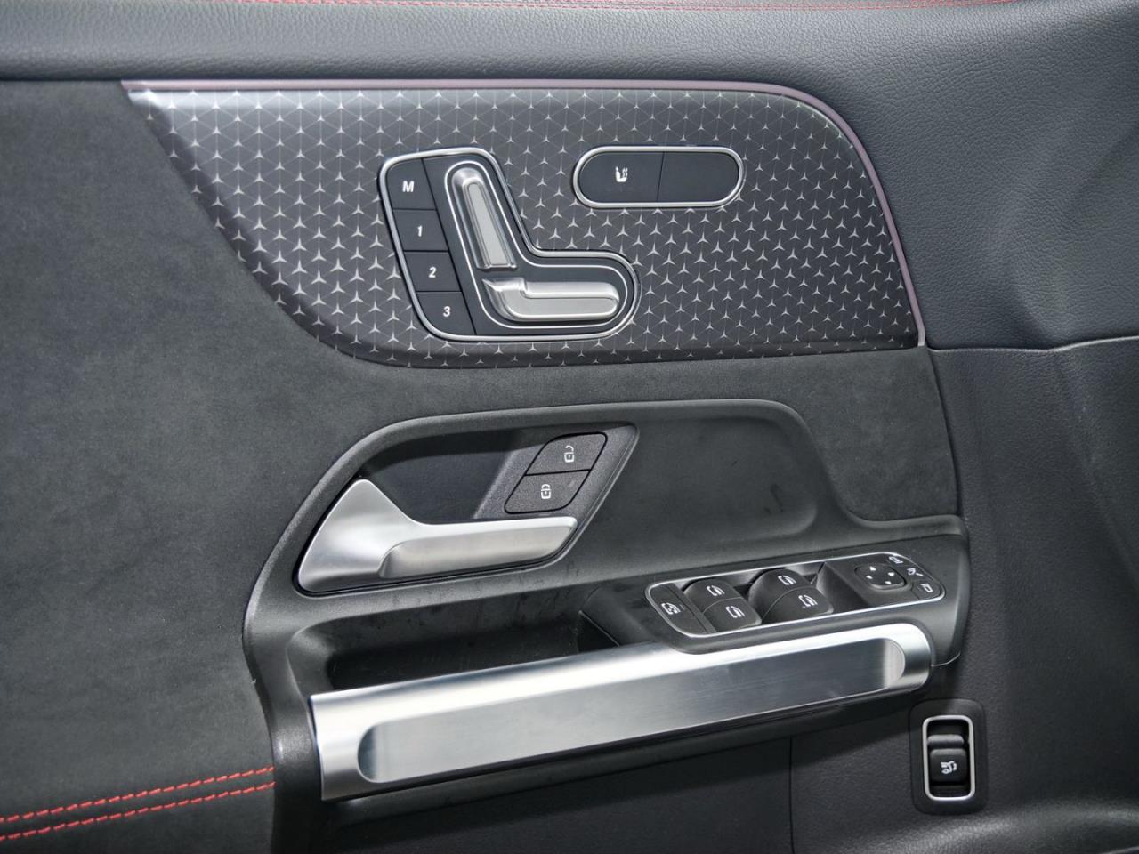 Mercedes-Benz EQB 350 4M AMG Night Panorama Burmester HUD 360°