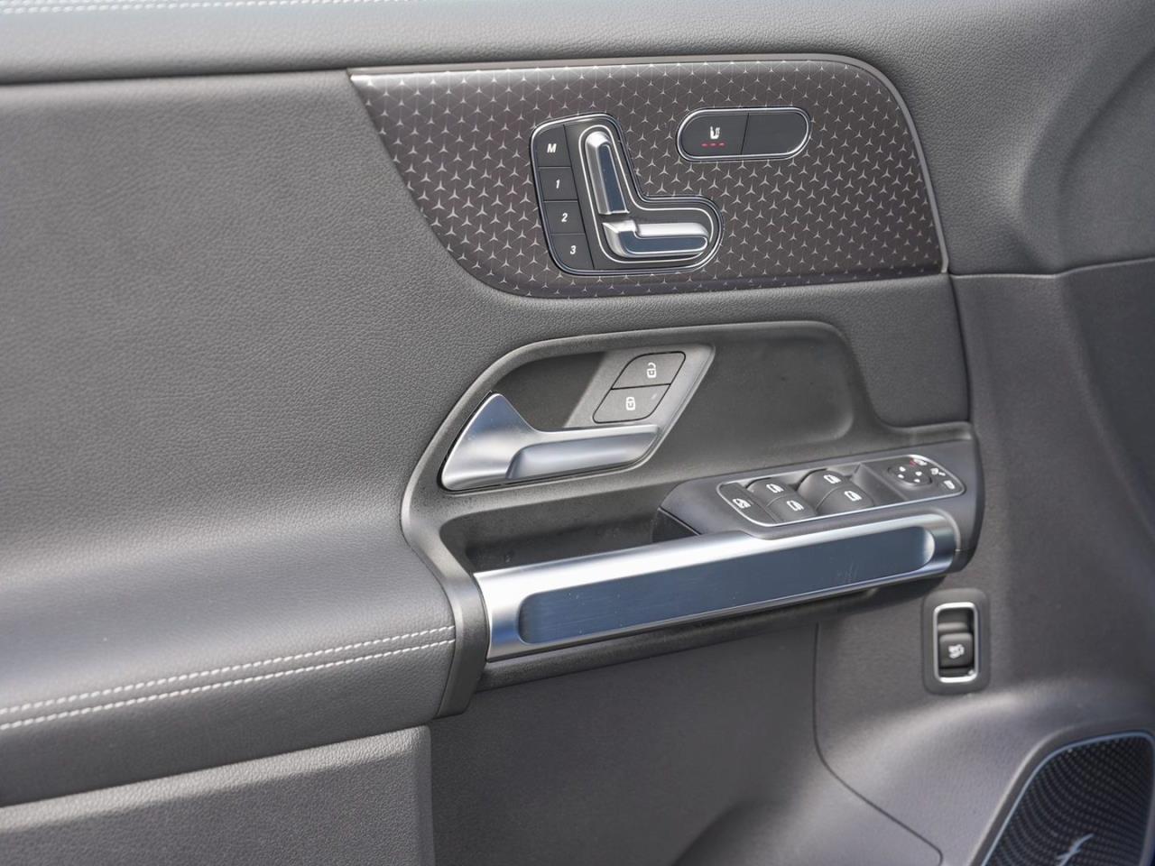 Mercedes-Benz EQB 350 4M Progressive Distronic Memory AHK 360°