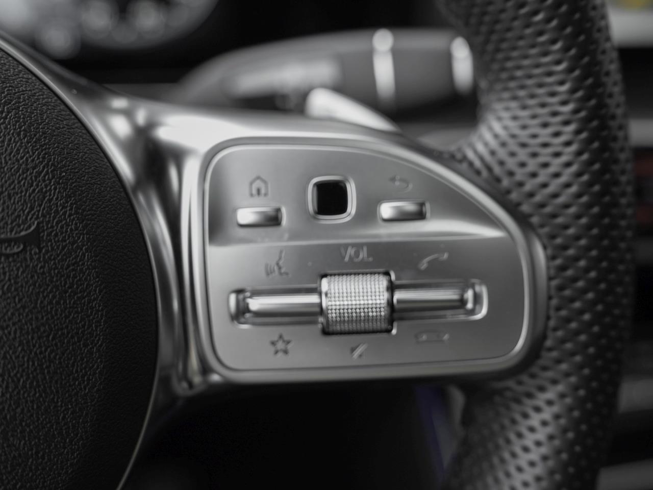 Mercedes-Benz EQC 400 4M AMG Line AMG Schiebedach Distronic