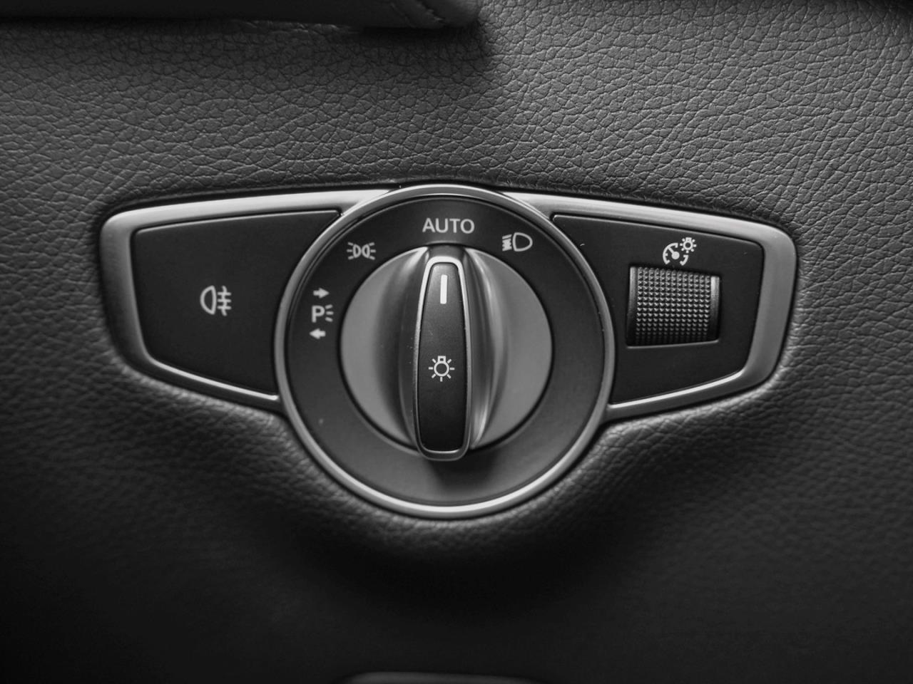 Mercedes-Benz EQC 400 4M AMG Line AMG Schiebedach Distronic