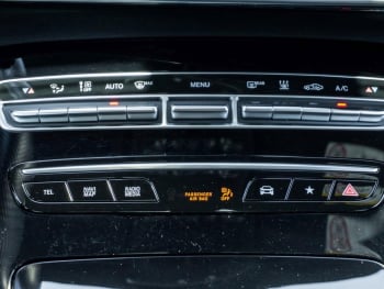 Mercedes-Benz EQC 400 4M AMG Line AMG Schiebedach Distronic
