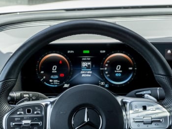 Mercedes-Benz EQC 400 4M AMG Line AMG Schiebedach Distronic