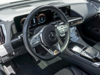 Mercedes-Benz EQC 400 4M AMG Line AMG Schiebedach Distronic