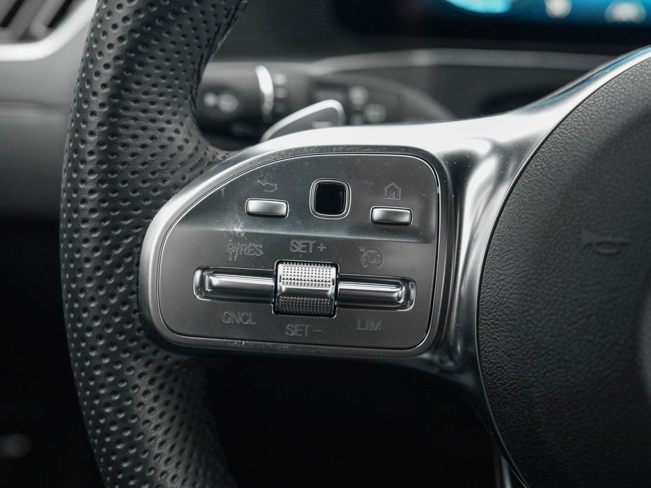 Mercedes-Benz EQC 400 4M AMG Line AMG Kamera Easy-Pack AHK