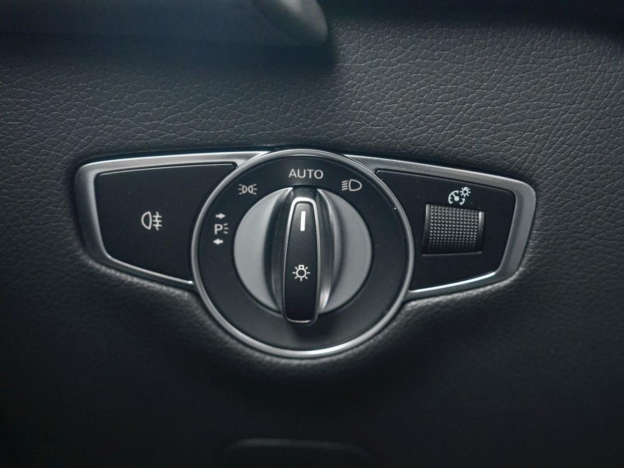 Mercedes-Benz EQC 400 4M AMG Line AMG Kamera Easy-Pack AHK