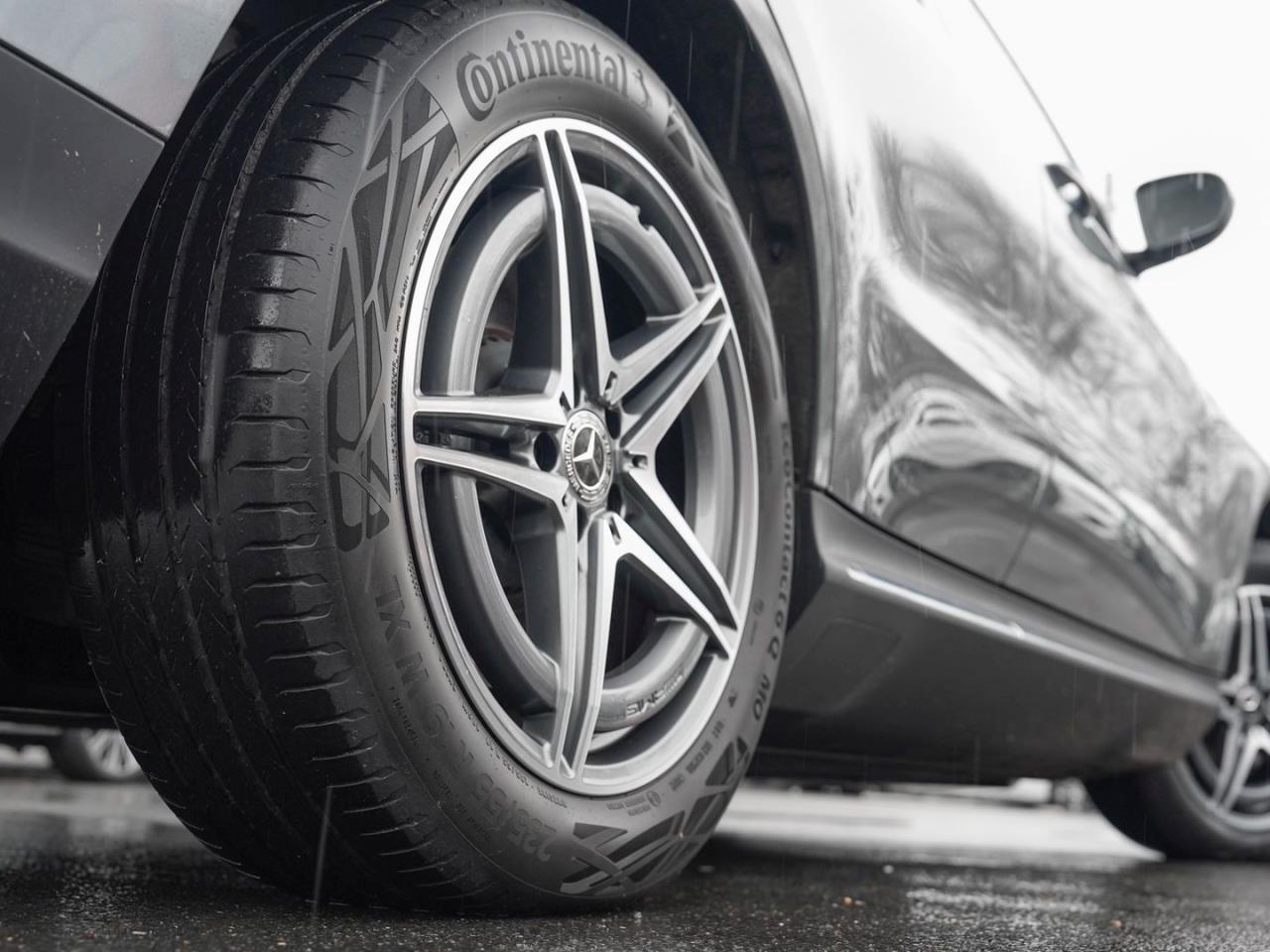 Mercedes-Benz EQC 400 4M AMG Line AMG Kamera Easy-Pack AHK