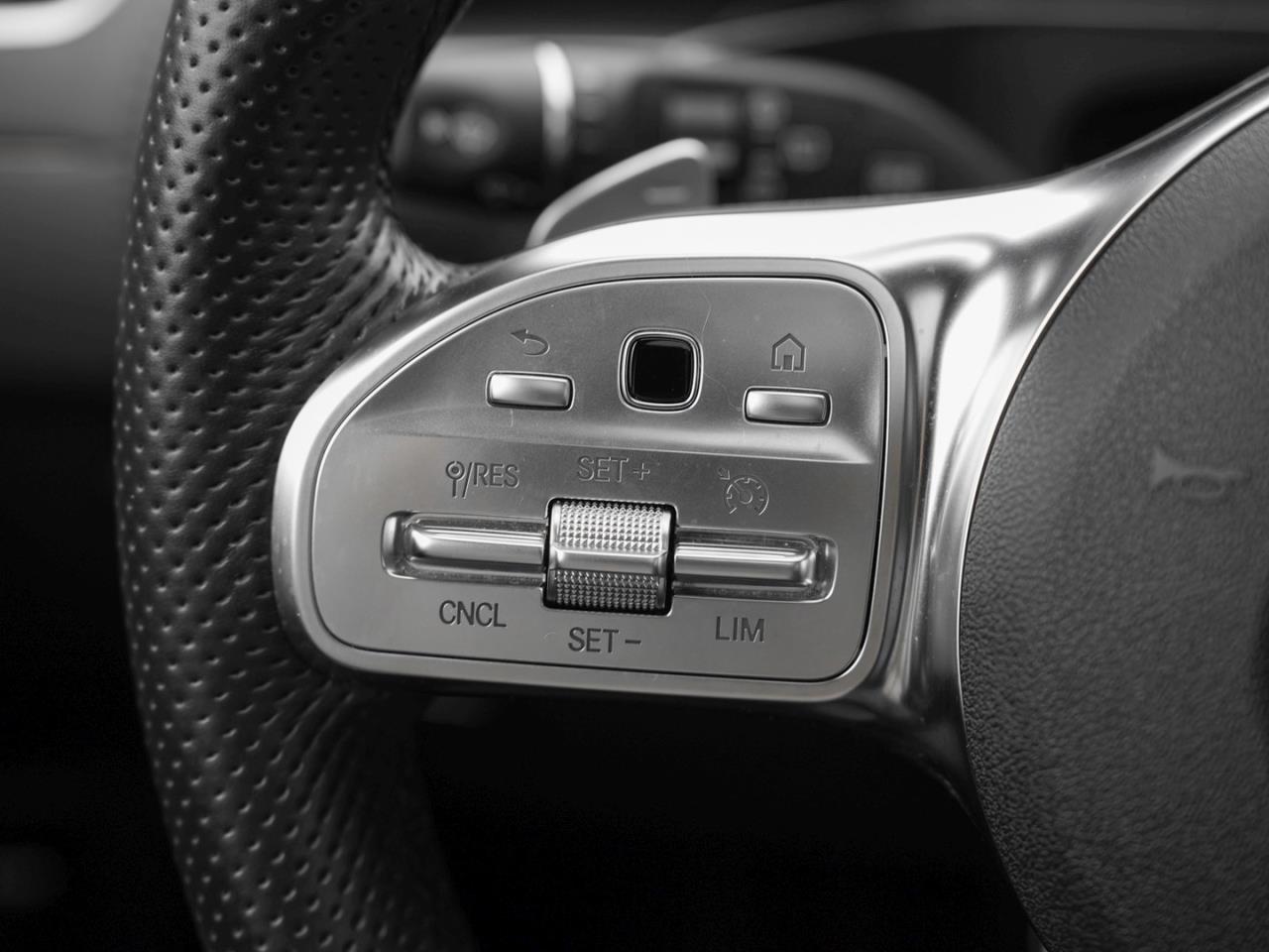 Mercedes-Benz EQC 400 4M  AMG Schiebedach EasyPack 360°