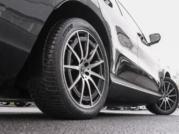 Mercedes-Benz EQC 400 4M  AMG Schiebedach EasyPack 360°