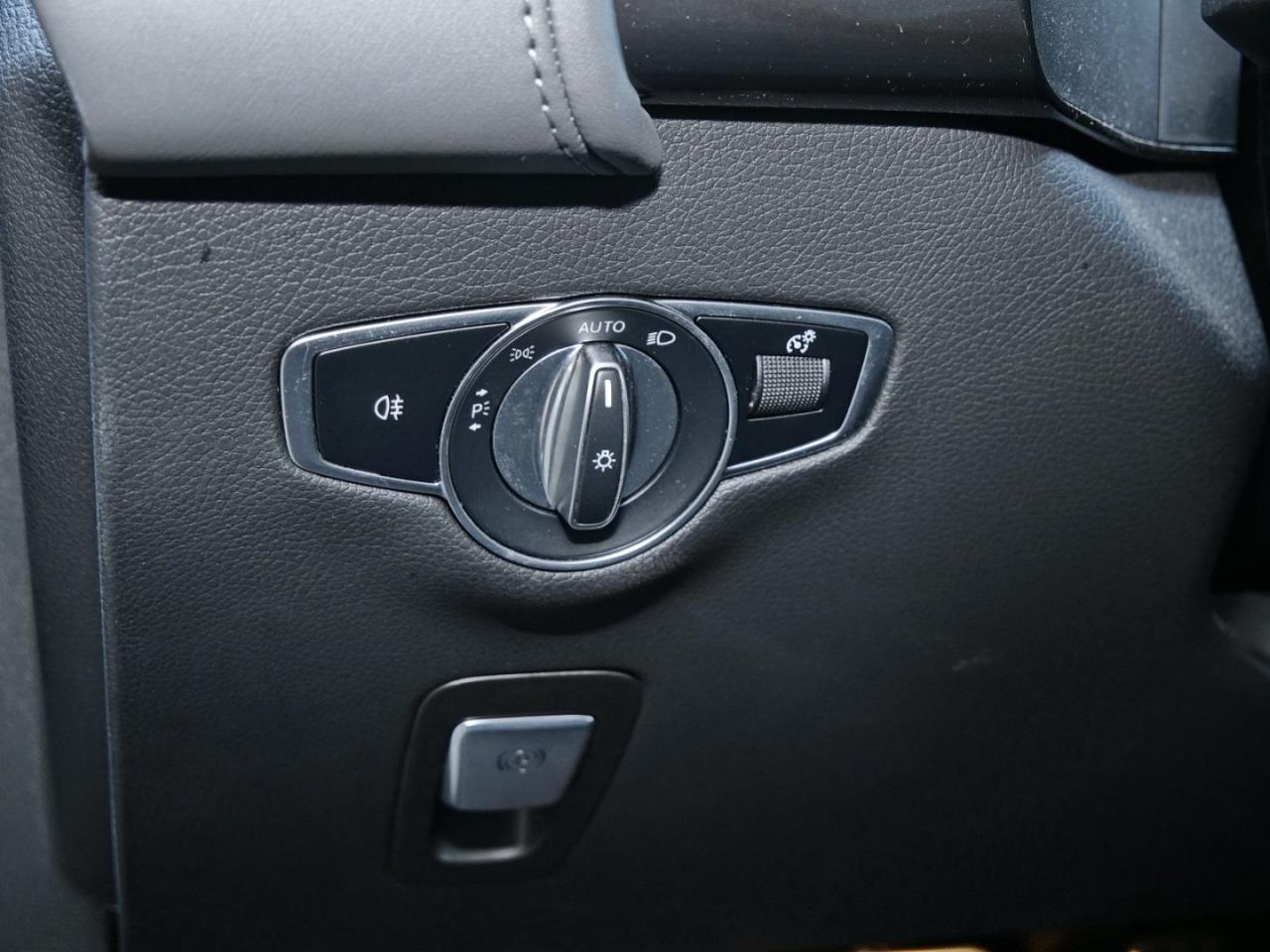 Mercedes-Benz EQC 400 4M AMG Navi 360° Memory Distronic AHK