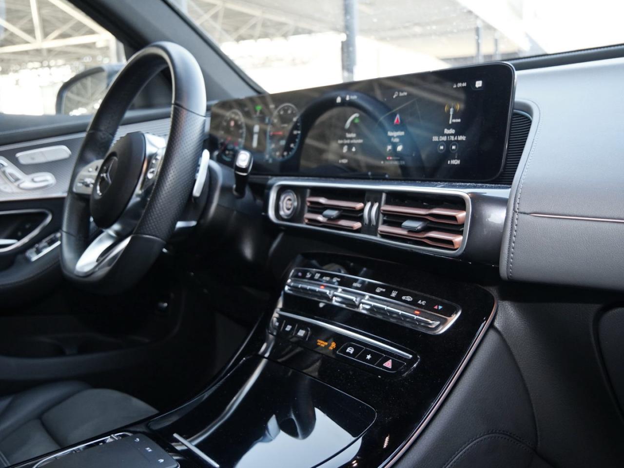 Mercedes-Benz EQC 400 4M AMG Navi 360° Memory Distronic AHK