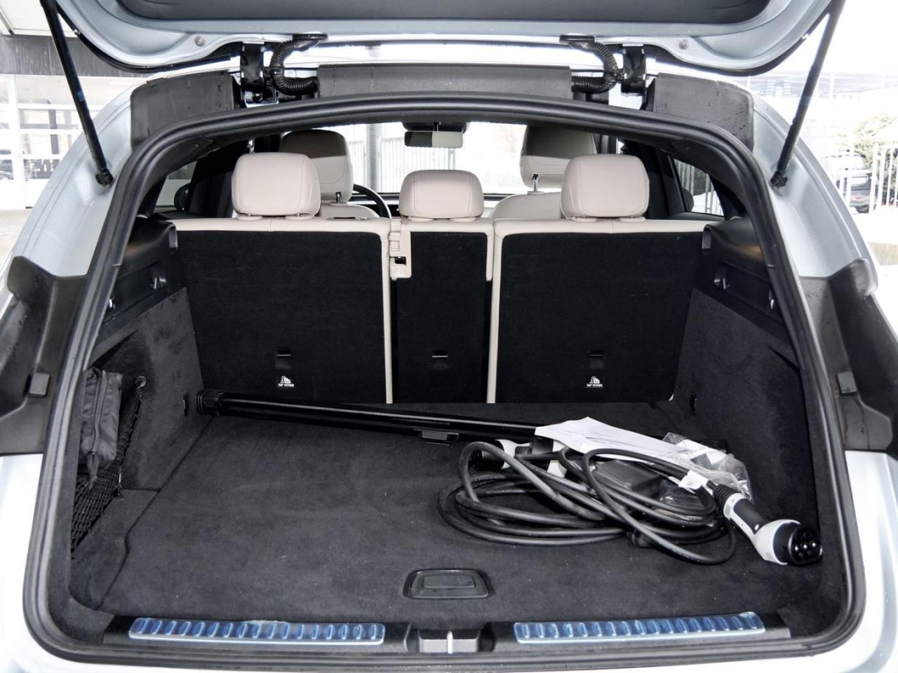 Mercedes-Benz EQC 400 4M Electric Art Distronic Kamera AHK