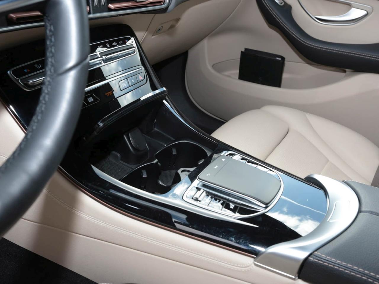 Mercedes-Benz EQC 400 4M Electric Art MBUX Navi AHK Distronic