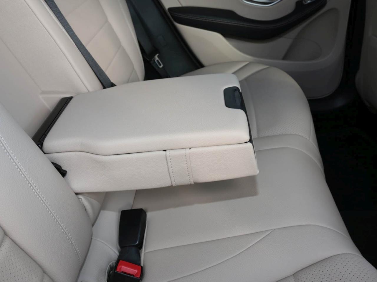 Mercedes-Benz EQC 400 4M Electric Art MBUX Navi AHK Distronic