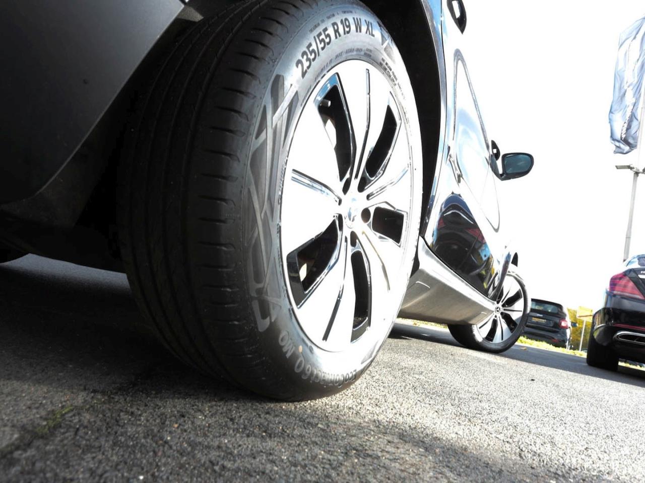 Mercedes-Benz EQC 400 4M Electric Art MBUX Navi AHK Distronic