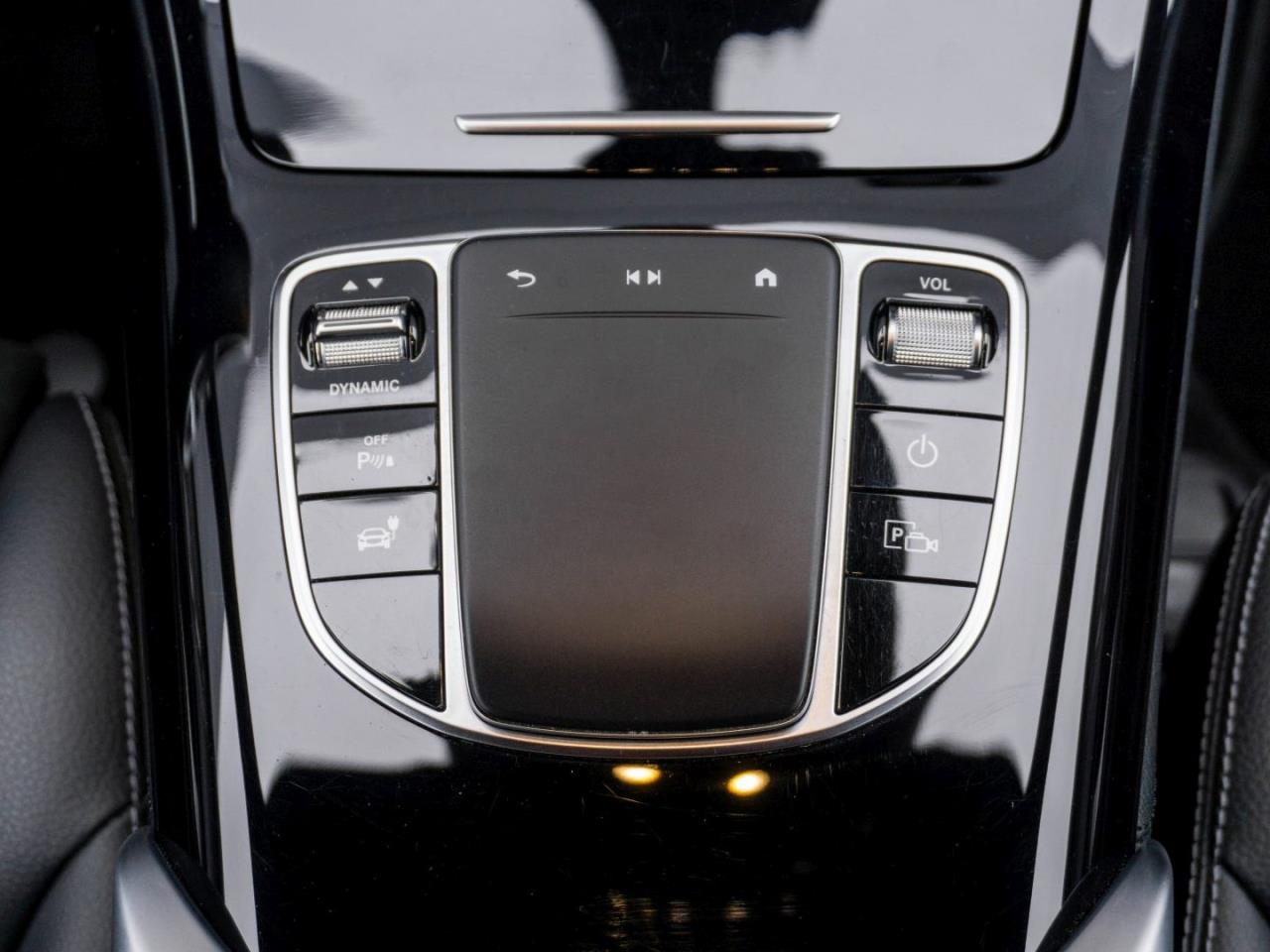 Mercedes-Benz EQC 400 4M AMG Navi Distronic AHK Memory Kamera