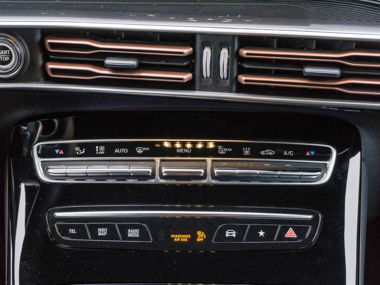 Mercedes-Benz EQC 400 4M AMG Navi Distronic AHK Memory Kamera