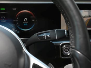 Mercedes-Benz EQC 400 4M AMG Distronic Schiebedach 360° Keyless
