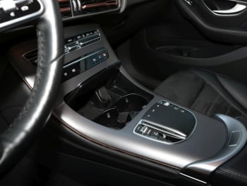 Mercedes-Benz EQC 400 4M AMG Distronic Schiebedach 360° Keyless