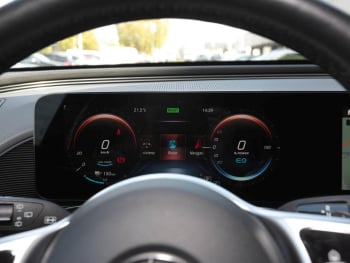 Mercedes-Benz EQC 400 4M AMG Distronic Schiebedach 360° Keyless