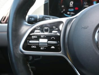 Mercedes-Benz EQC 400 4M AMG Distronic Schiebedach 360° Keyless