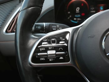 Mercedes-Benz EQC 400 4M AMG Distronic Schiebedach 360° Keyless