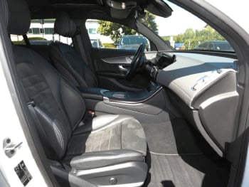 Mercedes-Benz EQC 400 4M AMG Distronic Schiebedach 360° Keyless