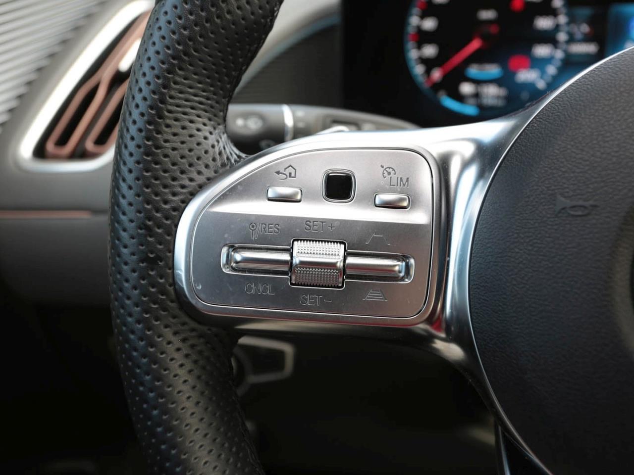 Mercedes-Benz EQC 400 4M AMG Distronic SHZ-Fond Memory 360°