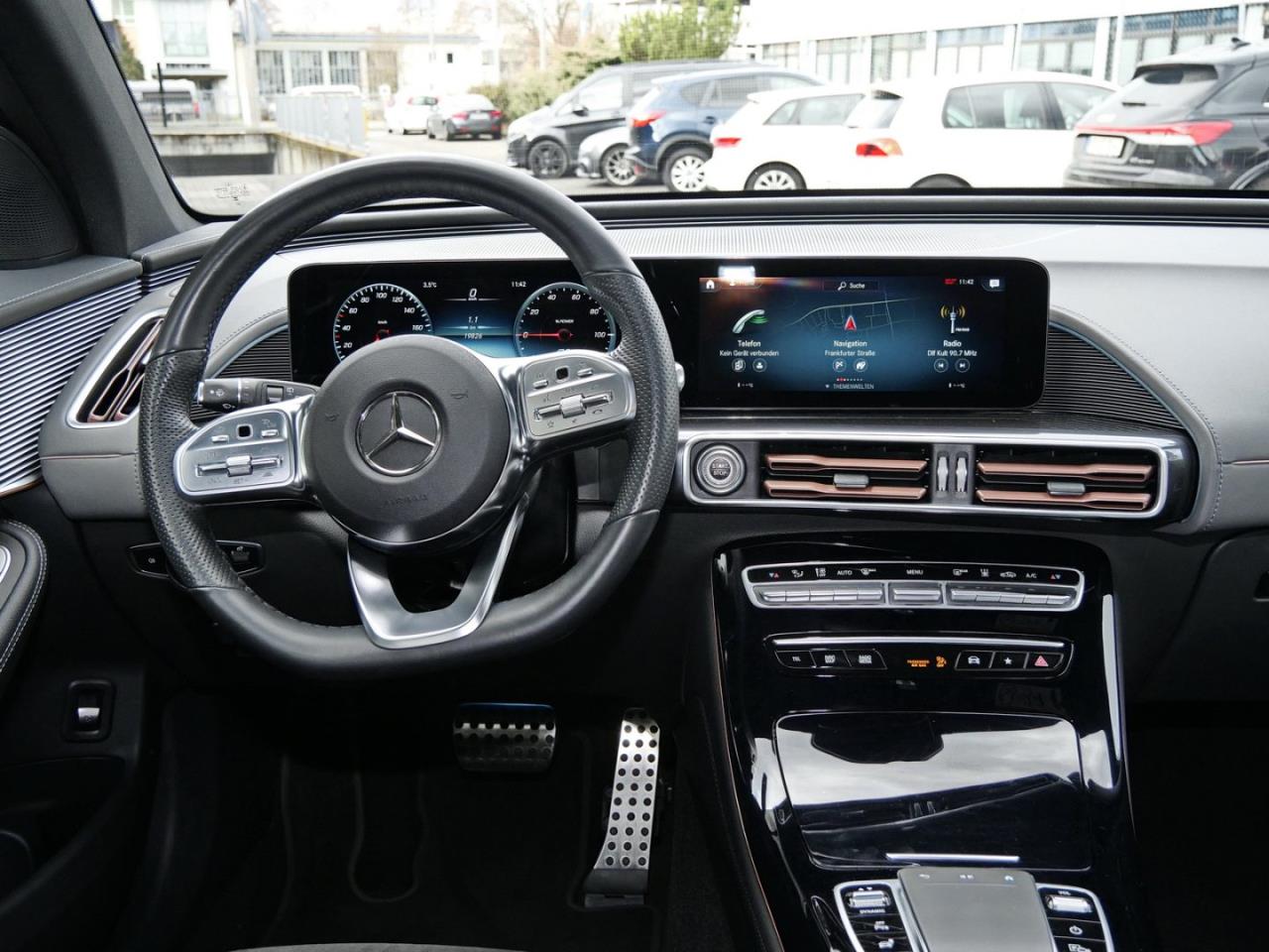 Mercedes-Benz EQC 400 4M AMG Distronic Easy-Pack 360° AHK