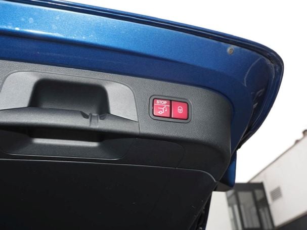 Mercedes-Benz EQC 400 4M MBUXNavi Distronic Kamera HeadUp AHK